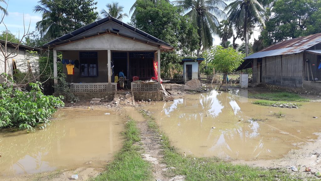 Tampak perumahan di Desa Fahiluka, Kecamatan Malaka Tengah, Kabupaten Malaka, Nusa Tenggara Timur, setelah banjir akibat siklon tropis Seroja seperti pada Rabu (21/4/2021).