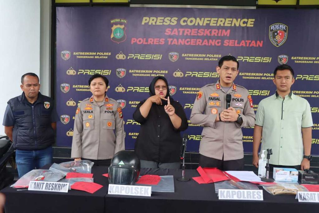 Pihak kepolisian di Polres Tangerang Selatan, Kota Tangerang Selatan, Banten, Selasa (24/1/2023).