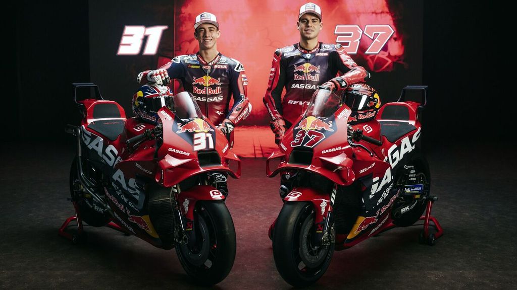 Pedro Acosta (31) dan Augusto Fernandez (37) akan memacu motor spesifikasi terkini, KTM RC16, dalam persaingan MotoGP 2024 bersama tim Red Bull Gasgas Tech3. Skuad tim dan tampilan motor baru diluncurkan pada Senin (29/1/2024).