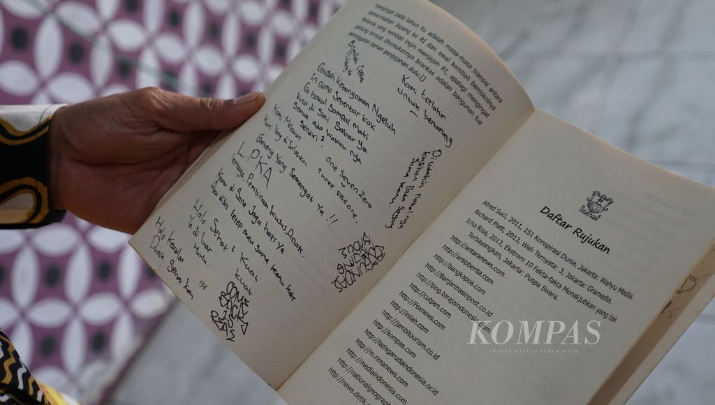 Coretan anak-anak yang mencurahkan isi hati dalam buku koleksi perpustakaan milik LPKA Kelas II Yogyakarta, di Kabupaten Gunungkidul, Daerah Istimewa Yogyakarta, Kamis (24/8/2023). 