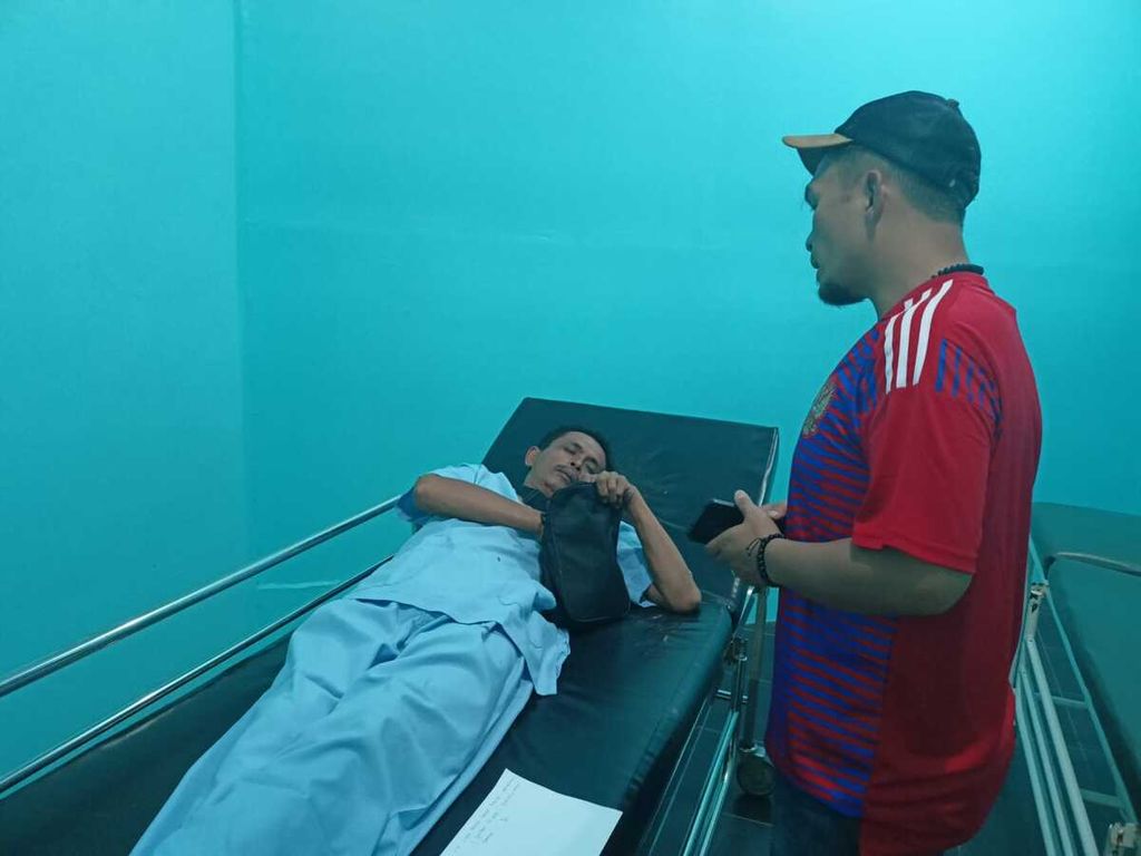 Salah satu korban cedera dalam bencana pohon tumbang di Ngantang, Kabupaten Malang, Sabtu (1/10/2022). Satu tewas dan dua luka-luka akibat peristiwa ini