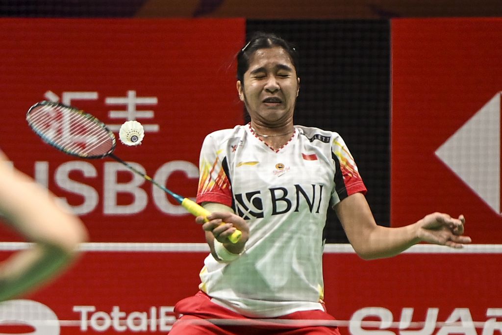 The sole representative of Indonesia's women's singles, Ester Nurumi Tri Wardoyo, expressed disappointment after failing to return a shuttlecock towards her opponent, Aya Ohori, in the group stage match of the 2024 Uber Cup held at Chengdu Hi Tech Zone Sports Center Gymnasium in Chengdu, China, on Wednesday (5/1/2024).