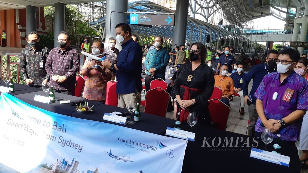 Konferensi pers di area Terminal Kedatangan Internasional Bandara Internasional I Gusti Ngurah Rai, Badung, Bali, Jumat (4/3/2022), tentang penerbangan langsung rute Sydney (Australia) ke Bali dan sebaliknya, dari Bali ke Sydney, yang dilayani Garuda Indonesia.