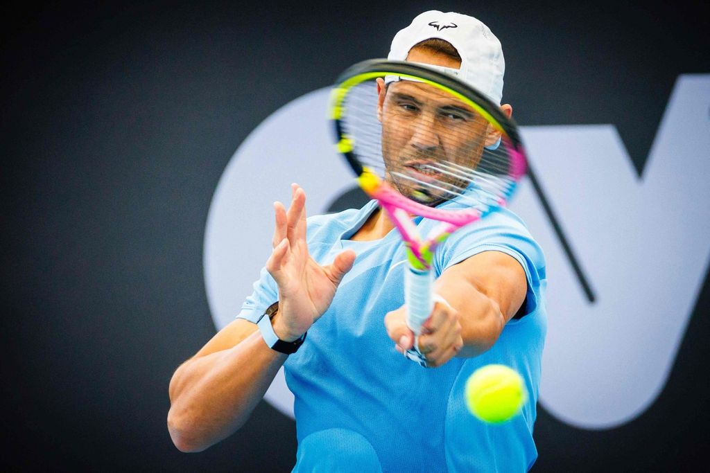 Petenis Spanyol Rafael Nadal berlatih di Brisbane, Australia, 28 Desember 2023, sebagai persiapan turnamen tenis ATP 250 Brisbane. Nadal membatalkan keikutsertaannya dalam turnamen ATP Masters 1000 Indian Wells, 6-17 Maret 2024. 