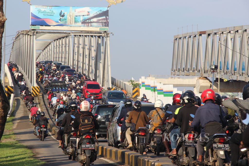 Kemacetan di Jembatan Kapuas 1, Kota Pontianak, Kalimantan Barat, Kamis (21/9/2023).