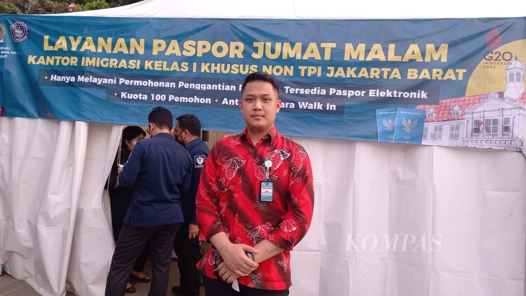 Kepala Seksi Pelayanan Dokumen Perjalanan Kantor Imigrasi Jakarta Barat Wahyu Kusumanegara 