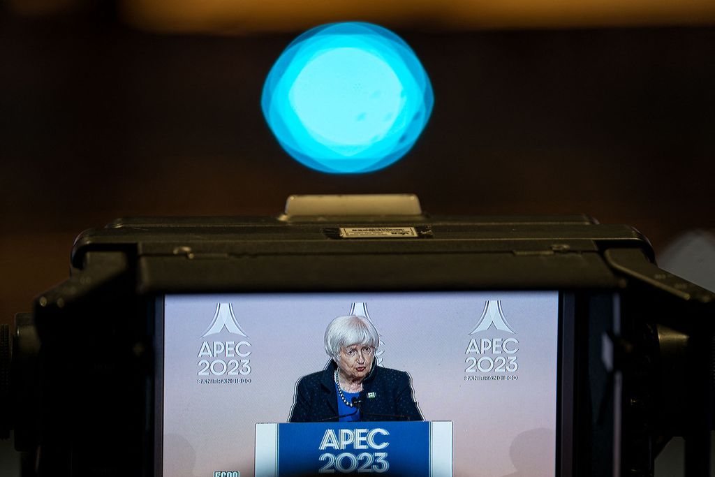Menteri Keuangan Amerika Serikat Janet Yellen berbicara pada konferensi pers KTT APEC di San Francisco, AS, 13 November 2023. 