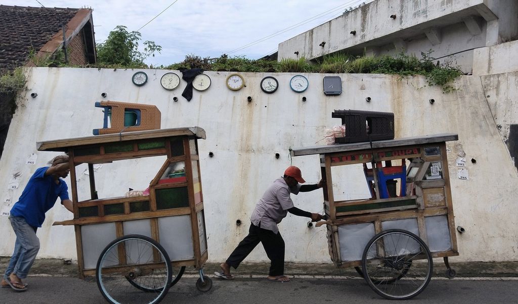 ”Berangkat Kerja”, karya Selocahyo dari Surabaya, Jawa Timur