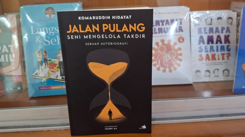 Halaman muka buku berjudul <i>Jalan Pulang: Seni Mengelola Takdir, Sebuah Autobiografi.</i>