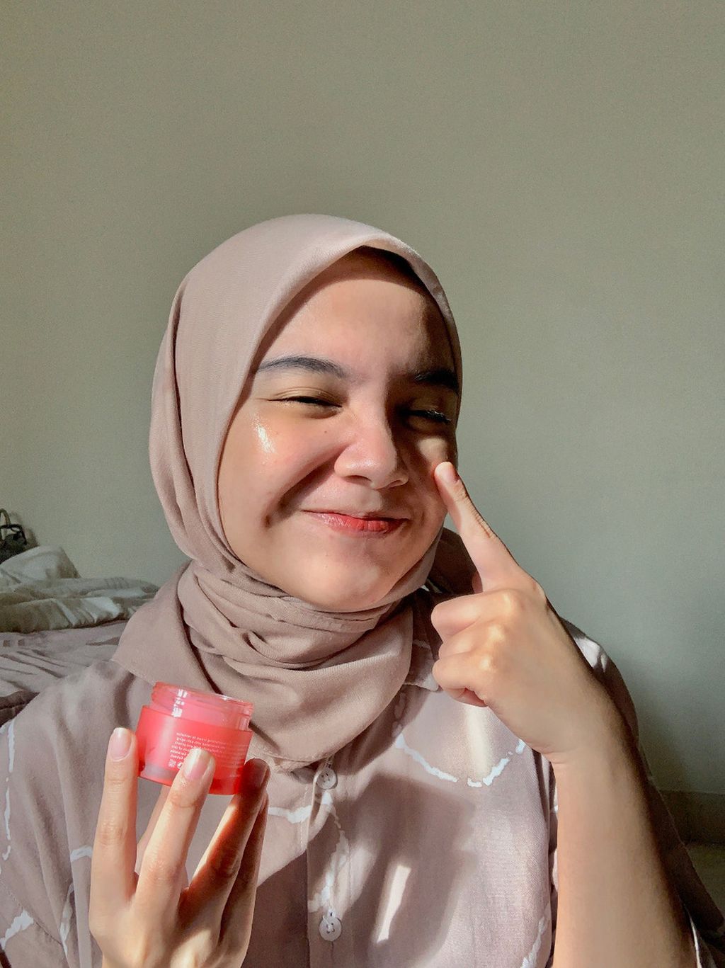 Nadia Luitsa Layna, atau Lula, mahasiswa Universitas Brawijaya, menyukai produk buatan Indonesia untuk perawatan kulit wajah.