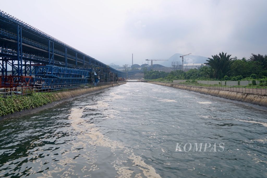 A drainage channel belonging to the Indonesian company Morowali Industrial Park in the village of Labota, Bahodopi, Morowali, Central Sulawesi, on Thursday (8/2/2024).