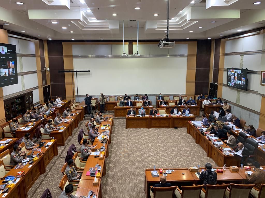 Suasana rapat kerja Komisi III DPR dengan Polri di Kompleks Parlemen, Jakarta, Senin (24/1/2022).