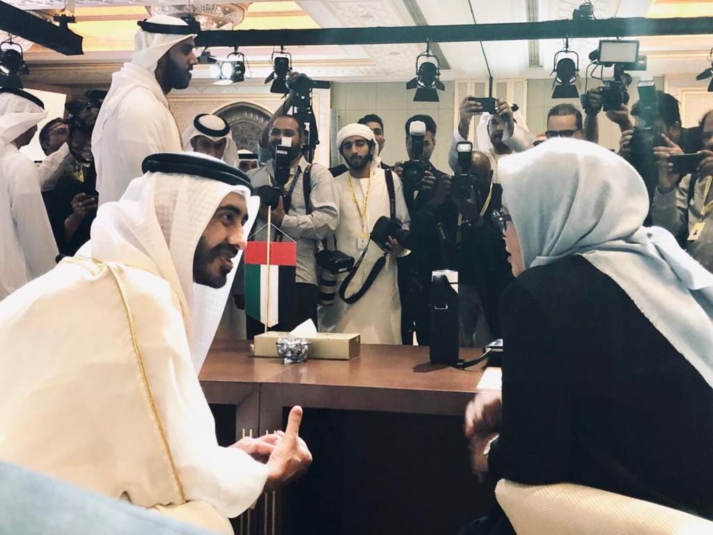 Menteri Luar Negeri RI Retno Retno LP Marsudi (kanan) dalam Konferensi Tingkat Menteri Ke-46 Organisasi Kerja Sama Islam (OKI) di Abu Dhabi, Uni Emirat Arab, Jumat (1/3/2019).