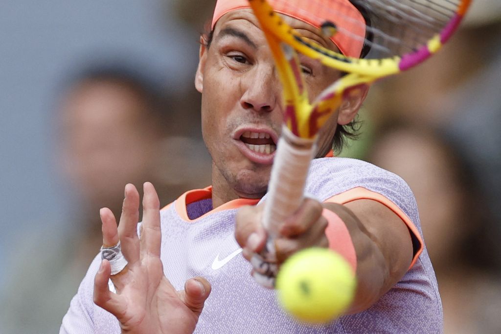Rafael Nadal hits the ball while competing against Darwin Blanch at the ATP Masters 1000 Madrid tournament, Thursday (25/4/2024).