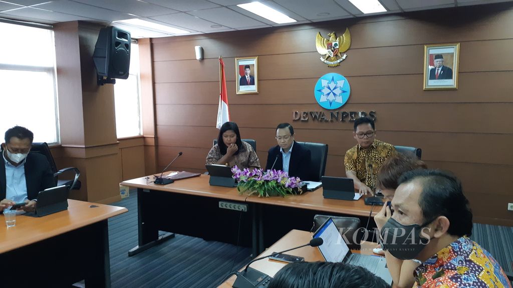 Kuasa hukum Putri Ferdy Sambo, Arman Hanis, bertemu dengan Ketua Komisi Pengaduan dan Penegakan Etika Pers Dewan Pers di Gedung Dewan Pers, Jakarta, Jumat (15/7/2022) siang.