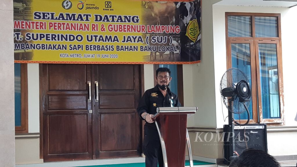 Menteri Pertanian Syahrul Yasin Limpo saay berkunjung ke PT Superindo Jaya Utama di Kota Metro, Lampung (Jumat, 19/6/2020)