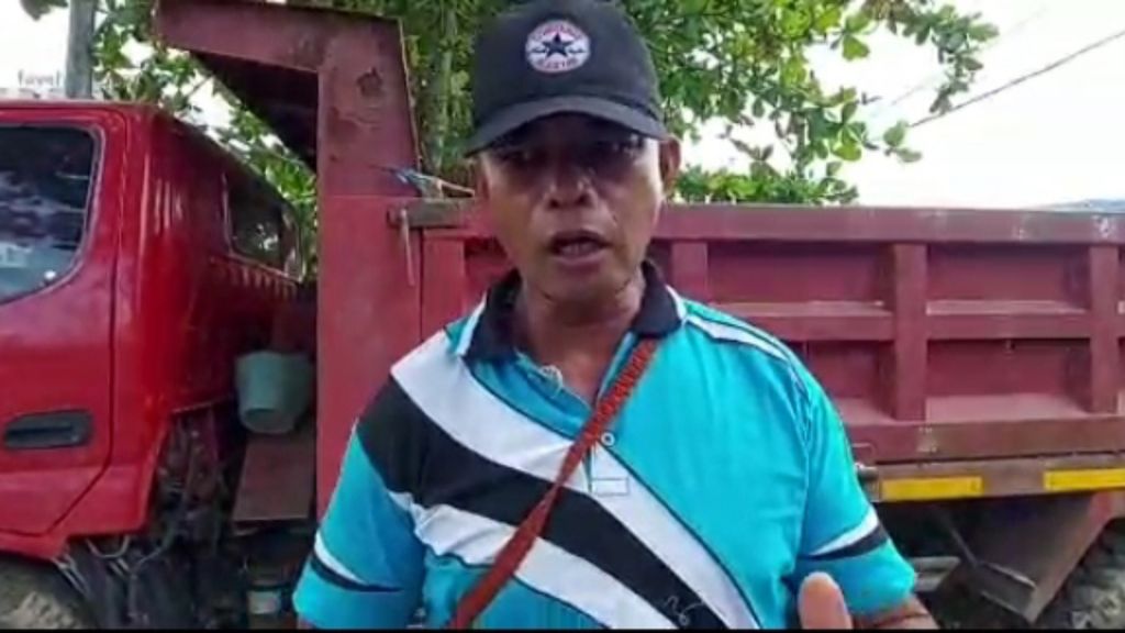 Viktor Serfuni selaku perwakilan para sopir truk di Kota Sorong.