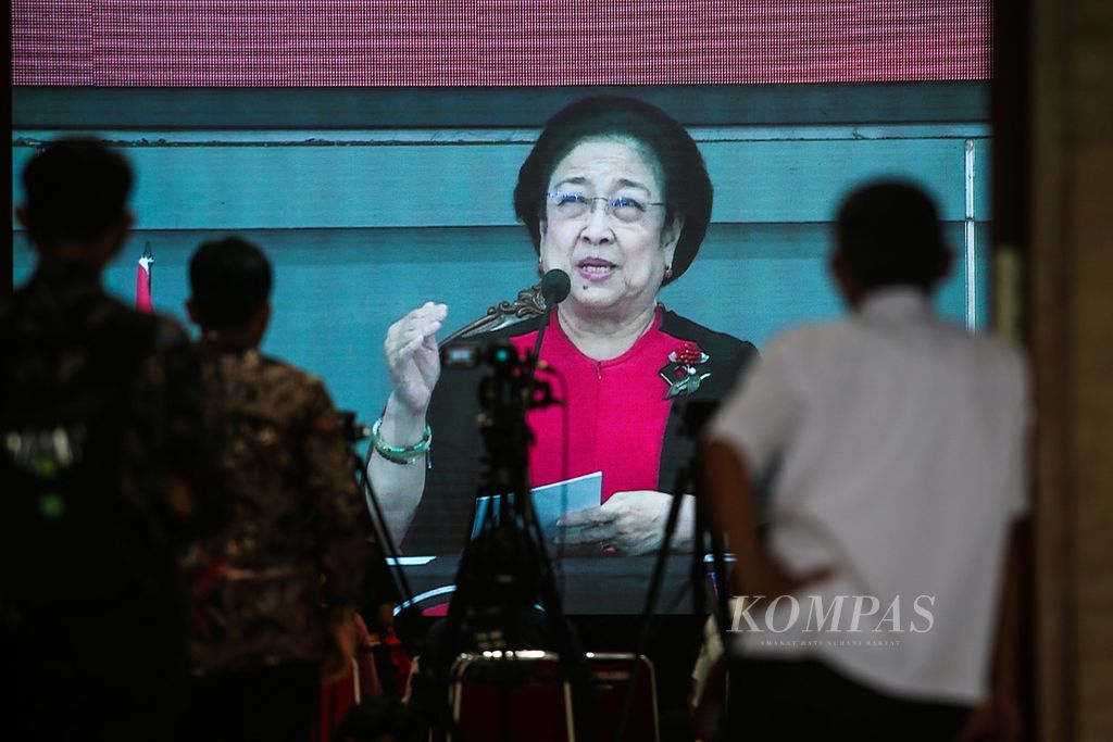 Ketua Umum PDI-P Megawati Soekarnoputri memberikan pidato saat Rakernas II Partai Demokrasi Indonesia Perjuangan di Sekolah Partai PDI-P , Lenteng Agung, Jakarta, Selasa (21/6/2022). 