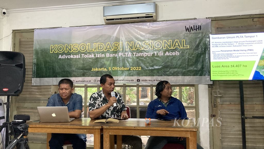Konferensi Walhi tentang penolakan rencana pembangunan PLTA Tampur-I dilaksanakan di Jakarta, Rabu (5/10/2022). PLTA yang berada di Kabupaten Gayo Lues, Aceh, itu dikhawatirkan merusak lingkungan karena berada di Kawasan Ekosistem Leuser (KEL) dan mengancam habitat sejumlah satwa.