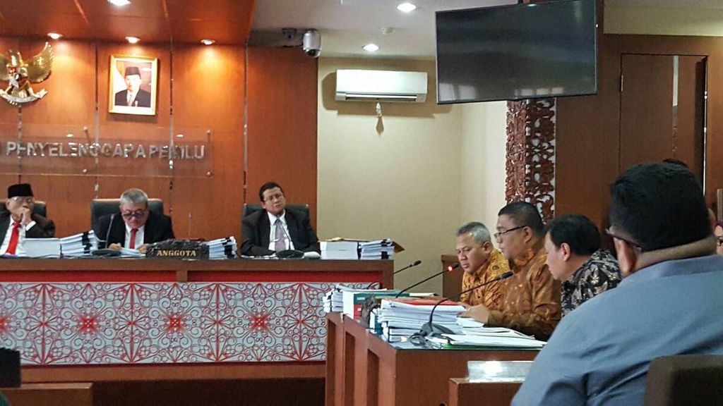 Sidang dugaan pelanggaran kode etik di kantor Dewan Kehormatan Penyelenggara Pemilu (DKPP), Jakarta, Rabu (14/3).