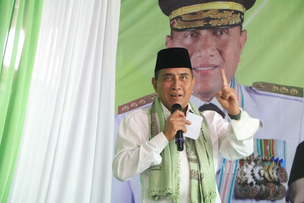 Gubernur Sumatera Utara Edy Rahmayadi memberikan sambutan saat pamit kepada Pengurus Wilayah Al-Washliyah Sumut di Medan, Senin (4/9/2023). Di hari-hari terakhir masa jabatannya yang akan berakhir pada Selasa (5/9/2023), Edy bersilaturahmi dengan berbagai organisasi kemasyarakatan. 