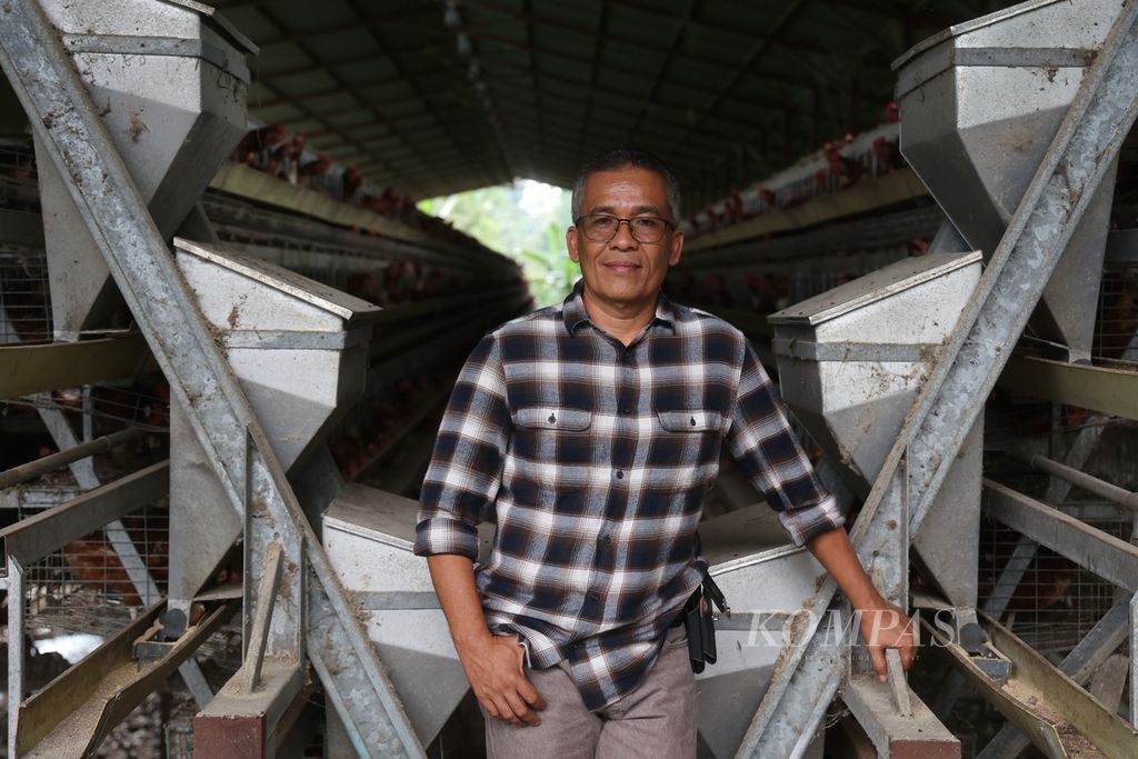 John Eddi, pendiri PT Radja Poultry Shop, pengusaha ayam petelur di Kecamatan Guguak, Lima Puluh Kota, Sumatera Barat.