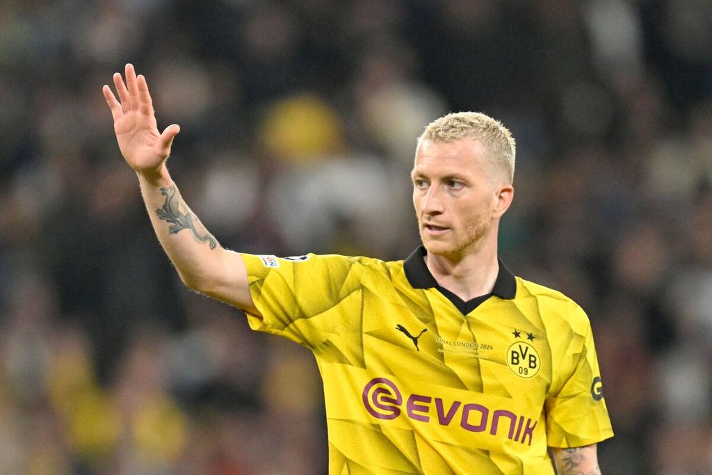 Gelandang Borussia Dortmund, Marco Reus, melambaikan tangan saat laga final Liga Champions antara Borussia Dortmund dan Real Madrid di Stadion Wembley, Minggu (2/6/2024) dini hari WIB. Real Madrid mengalahkan Borussia Dortmund, 2-0. 