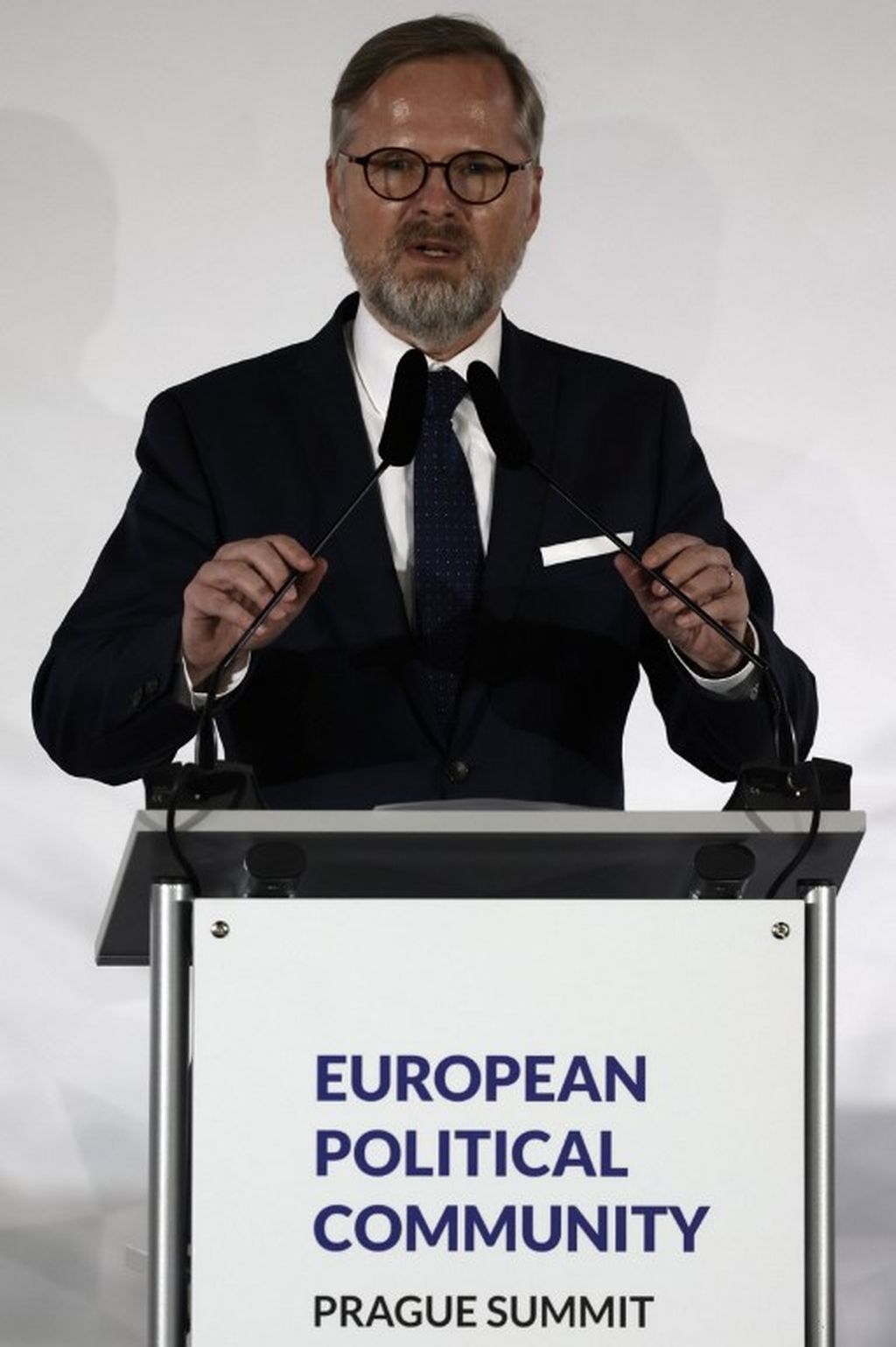 Perdana Menteri Ceko Petr Fiala selaku tuan rumah berbicara pada konferensi pers selama KTT Komunitas Politik Eropa (EPC) di Praha, ibu kota Ceko, 6 Oktober 2022. 