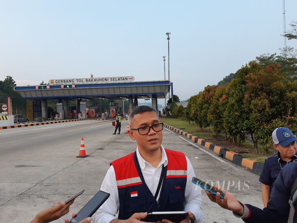 Executive Vice President Divisi Operasi dan Pemeliharaan Jalan Tol PT Hutama Karya (Persero) Dwi Aryono Bayuaji saat diwawancarai, Rabu (19/3/2023). 