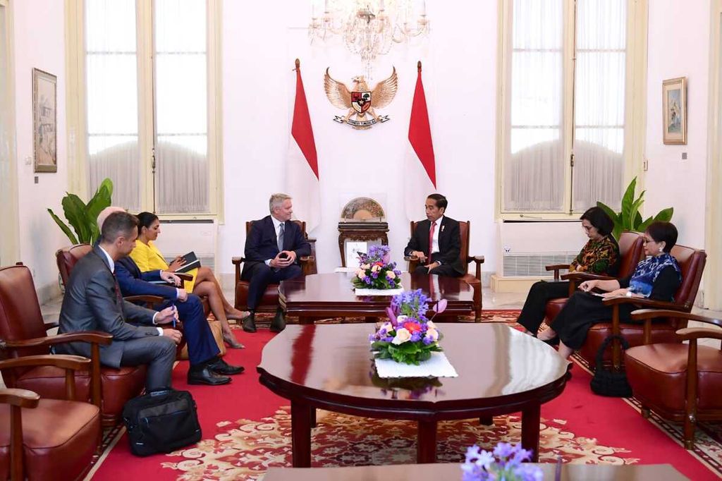 Presiden Joko Widodo menerima delegasi dari Organisasi untuk Kerja Sama dan Pembangunan Ekonomi (OECD) di Istana Merdeka, Jakarta, Kamis, 10 Agustus 2023.