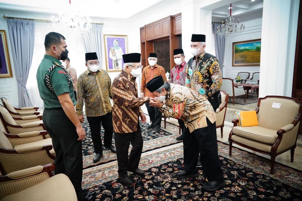 Wakil Presiden Ma’ruf Amin menerima Pimpinan Badan Pelaksana Harian (BPH) Dewan Syariah Nasional Majelis Ulama Indonesia (DSN MUI) di Kediaman Resmi Wapres, Jalan Diponegoro Nomor 2, Jakarta, Senin (12/9/2022).