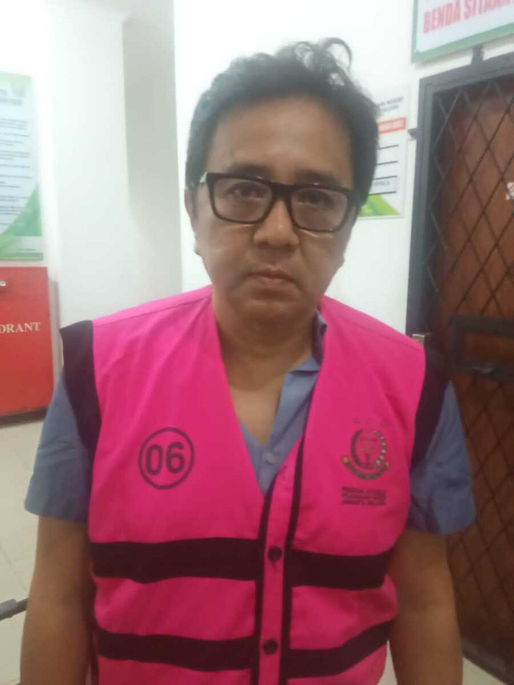 Tersangka LGH selaku Direktur PT Eldin Citra yang ditetapkan sebagai tersangka dalam perkara dugaan korupsi penyalahgunaan fasilitas kawasan berikat di Pelabuhan Tanjung Priok dan Tanjung Emas, Kamis (7/4/2022). 