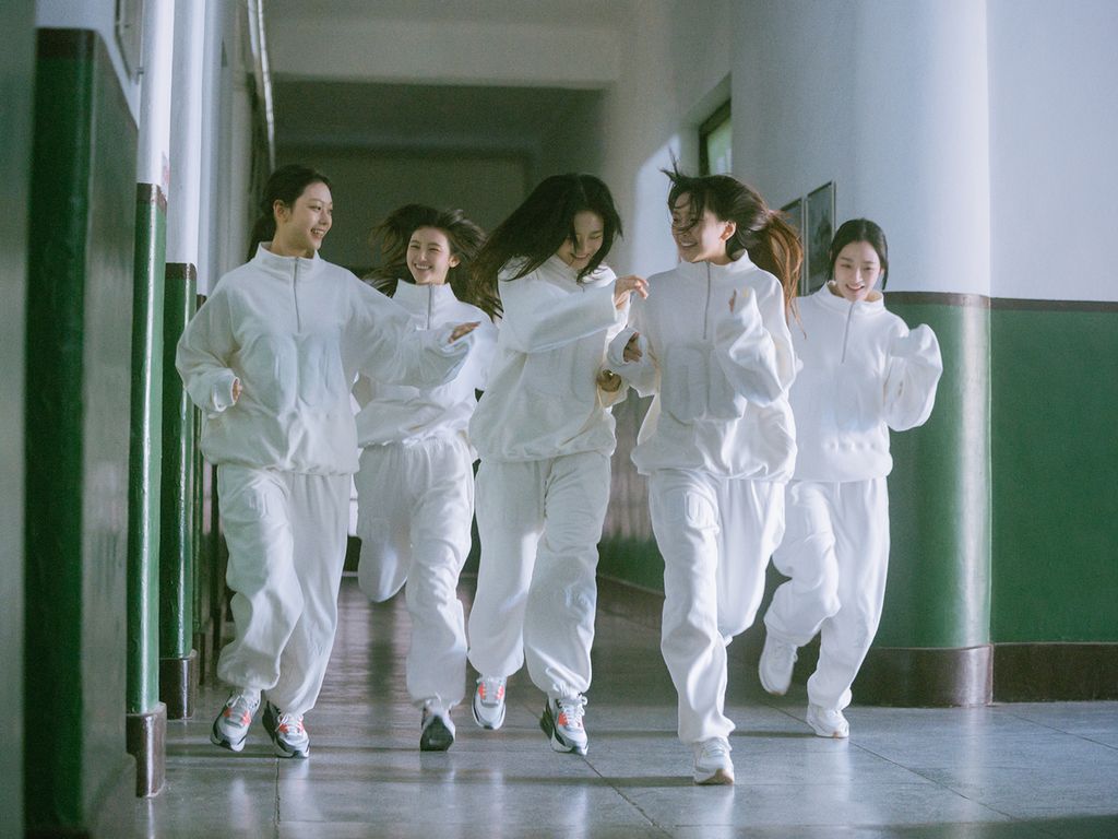 New Jeans adalah grup K-Pop di bawah label Ador yang debut pada 2022