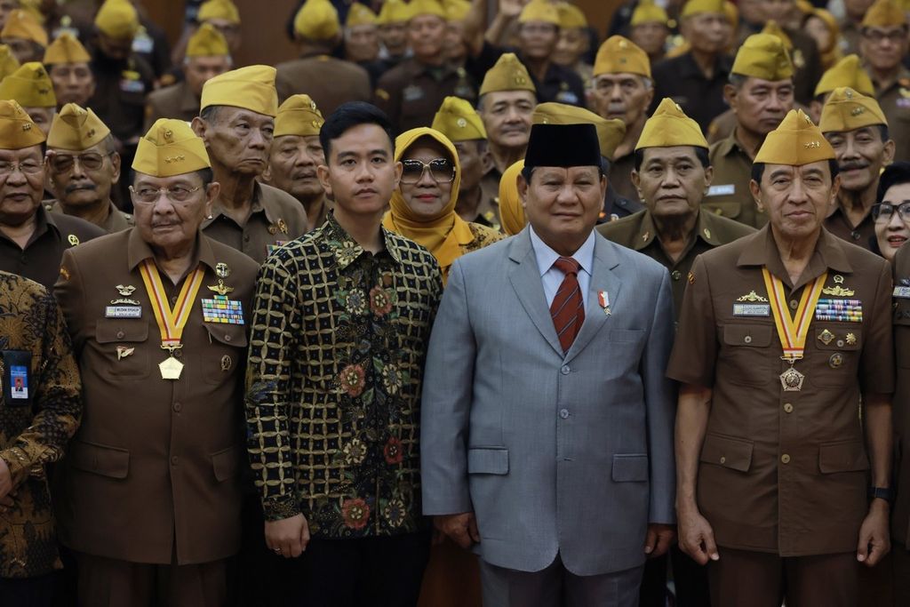 Prabowo Subianto dan Gibran Rakabuming Raka bersama-sama merayakan Hari Veteran, Kamis (10/8/2023).