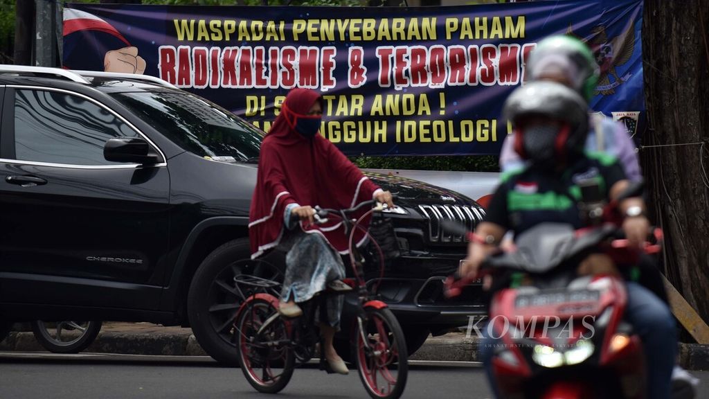 Beragam cara dilakukan oleh aparat kepolisian untuk menghadapi gangguan dari kelompok radikalisme dan terorisme yang dilatarbelakangi ideologi dan agama yang bisa memecah Negara Kesatuan Republik Indonesia. 