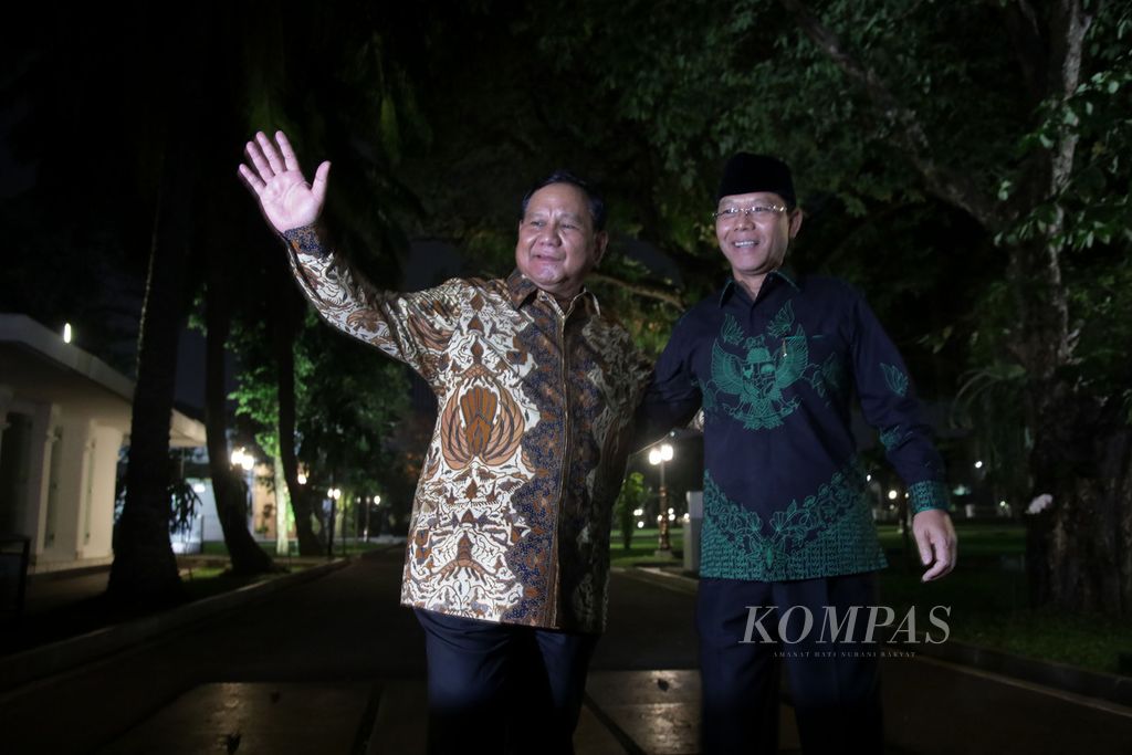 The Chairman of Gerindra Party, Prabowo Subianto, along with the Acting Chairman of PPP, Mardiono, attended a meeting of the leaders of political parties that are part of the coalition of supporting parties for President Joko Widodo and Vice President Ma'ruf Amin's government, at the Presidential Palace complex in Jakarta on Tuesday night, May 2nd, 2023.