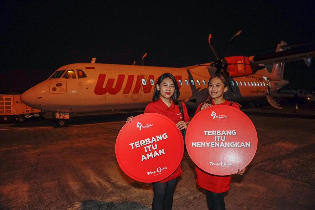 Pesawat terbang Wings Air bersiap melakukan penerbangan perdana dengan rute Bandara Pondok Cabe menuju Bandara Jenderal Besar Sudirman, Purbalingga, Jawa Tengah, per 5 Agustus 2022. 