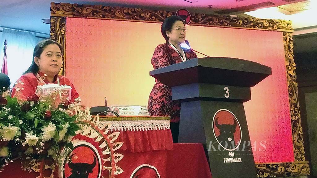 Ketua Umum PDI-P Megawati Soekarnoputri menyampaikan pidato penutupan dalam Rapat Kerja Nasional III PDI-P di Denpasar, Bali, Minggu (25/2). Rakernas tersebut menghasilkan keputusan mencalonkan kembali Joko Widodo dalam Pemilihan Presiden 2019.