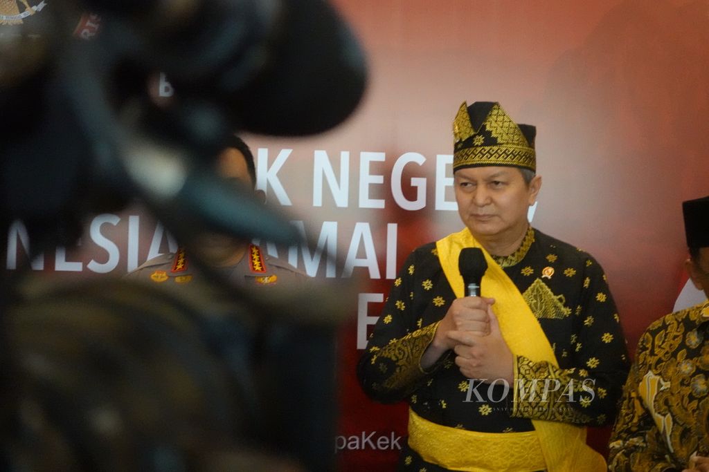 Kepala Badan Nasional Penanggulangan Terorisme (BNPT) Komisaris Jenderal Rycko Amelza Dahniel saat menyampaikan keterangan pers pada acara Puncak Peringatan Hari Ulang Tahun Ke-13 BNPT di Djakarta Theatre, Jakarta, Jumat (28/7/2023).