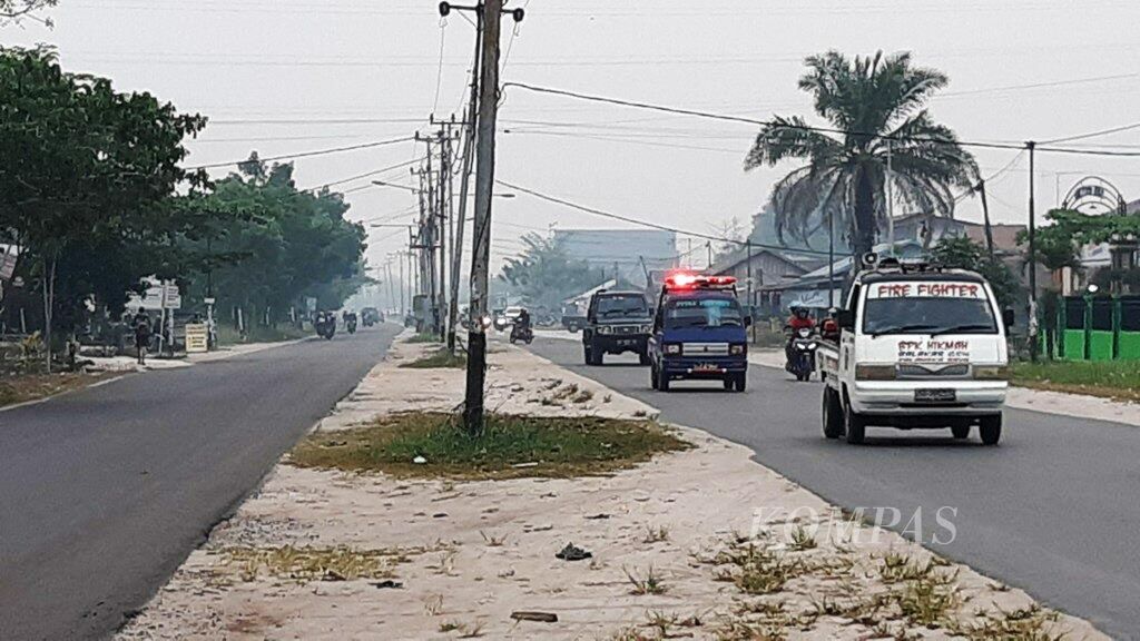 Kabut asap akibat kebakaran hutan dan lahan menyelimuti Kota Palangkaraya, Kalimantan Tengah, Selasa (10/9/2019). Kurang dari seminggu, kualitas udara di Kota Palangkaraya masuk kategori tidak sehat.