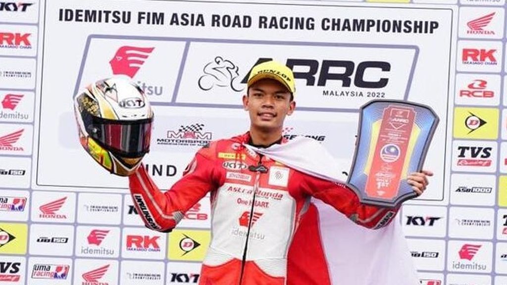 Pebalap Astra Honda Racing Team, M Adenanta Putra, meraih kemenangan dalam balapan pertama kelas Asia Production 250 pada seri keempat Asia Road Racing Championship di Sirkuit Sepang, Malaysia, Sabtu (8/10/2022).