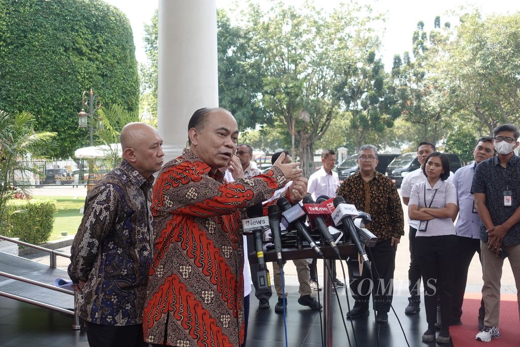 Minister of Communication and Informatics Budi Arie gave a press statement at the Presidential Palace Complex in Jakarta on Monday (25/9/2023).