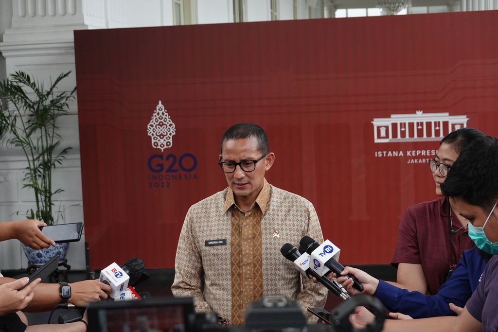 Menteri Pariwisata dan Ekonomi Kreatif/Kepala Badan Pariwisata dan Ekonomi Kreatif Sandiaga S Uno ditemui di Kompleks Istana Kepresidenan, Jakarta, Senin (2/1/2023). Sandiaga menyebut kenaikan jumlah wisatawan mancanegara mencapai hampir 70 persen di atas target. 