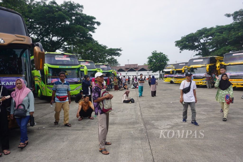 Sebanyak 14 bus melayani 616 penumpang dari Purwokerto dan sekitarnya untuk kembali ke Jakarta dengan gratis.