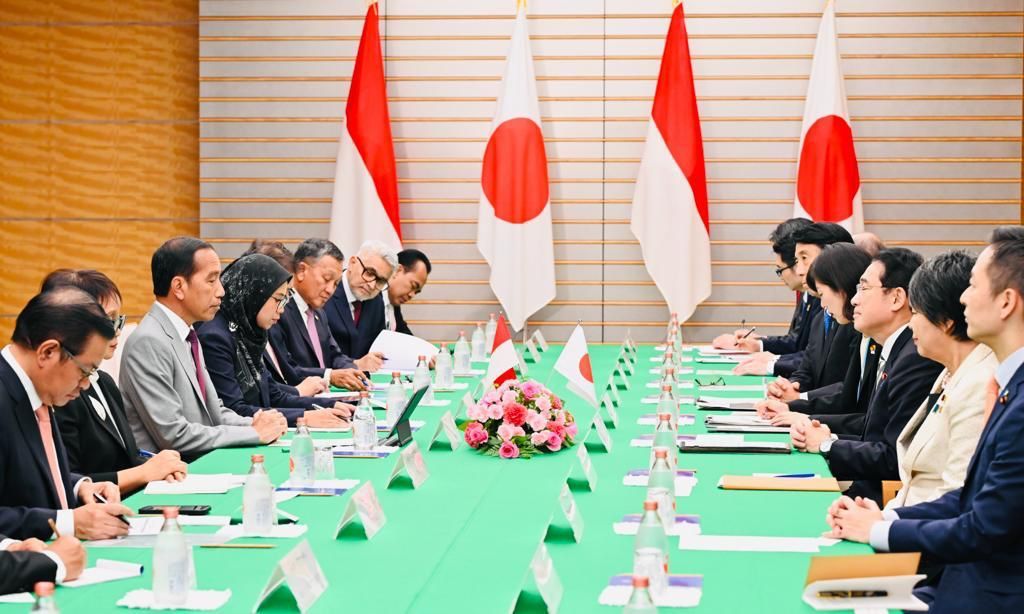 Suasana pertemuan bilateral Presiden Joko Widodo dan Perdana Menteri (PM) Jepang Fumio Kishida pada Sabtu (16/12/2023), di Kantor PM Jepang, Tokyo.