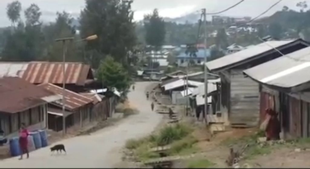 Suasana di Distrik Sugapa, ibu kota Kabupaten Intan Jaya, Papua, tahun 2020.