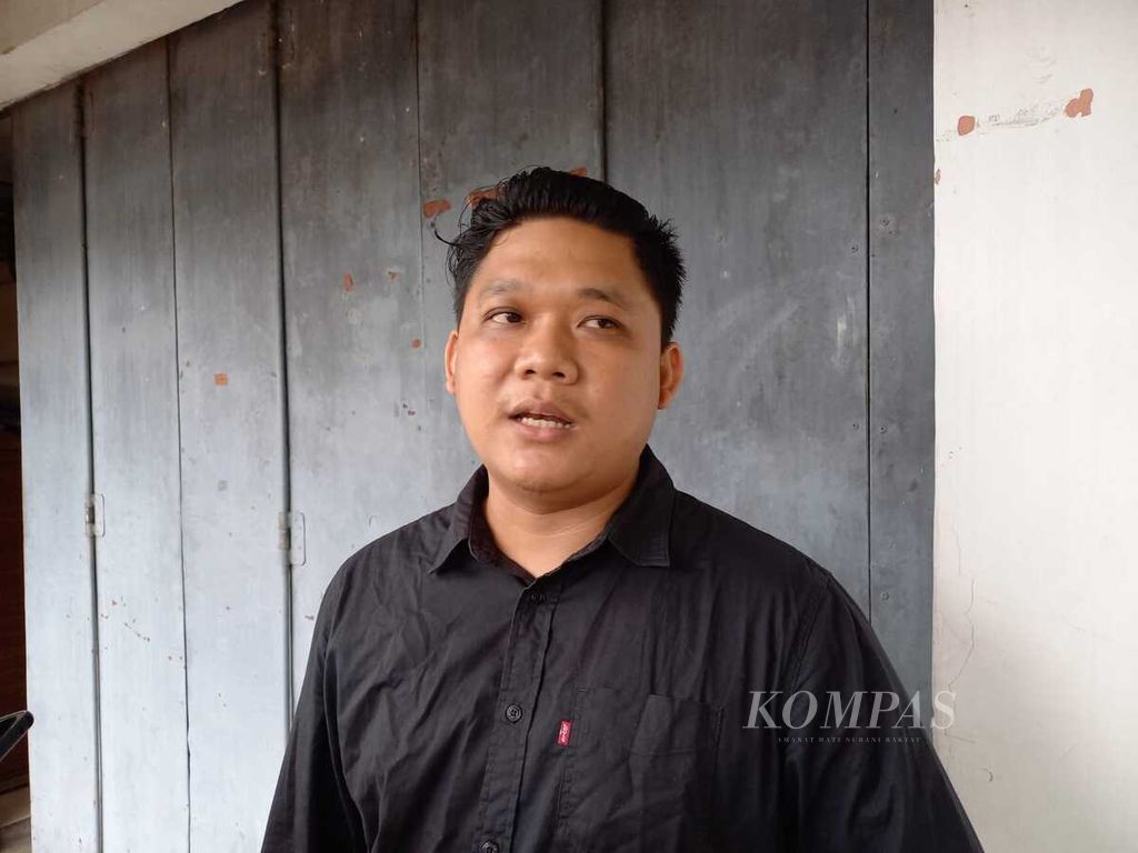 Kepala Divisi Advokasi Lembaga Bantuan Hukum (LBH) Yogyakarta Julian Duwi Prasetia saat ditemui pada Kamis (10/2/2022), di kantor LBH Yogyakarta, Kota Yogyakarta.