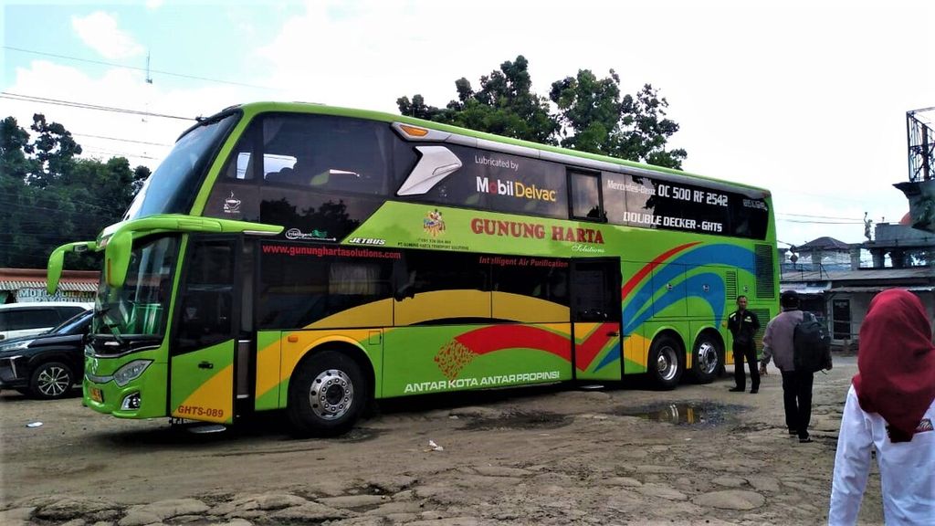 Bus double decker atau dua tingkat saat baru tiba di Terminal Pondok Pinang, Jakrta Selatan pada Sabtu (17/12/2022).