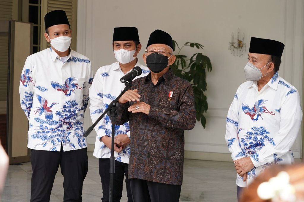 Wakil Presiden Ma’ruf Amin dalam keterangan pers seusai membuka acara HIPMI Sharia Conference 2022 di Istana Wapres, Jakarta, Selasa (29/3/2022).