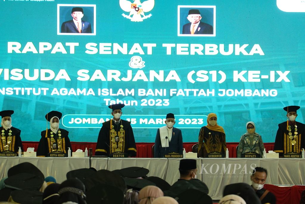 Wakil Presiden Maruf Amin menghadiri acara Wisuda Ke-9 Institut Agama Islam Bani Fattah Tambakberas, Jombang, Jawa Timur, Rabu (15/3/2023).
